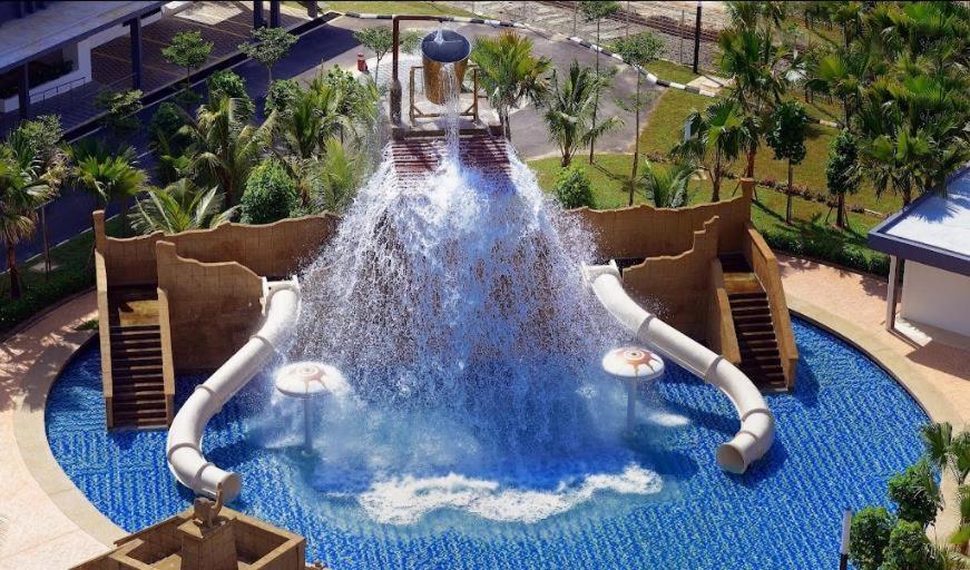 Sea View Water Theme Park At Swiss Garden Residence - 2 Bedroom Apartment Куантан Екстериор снимка